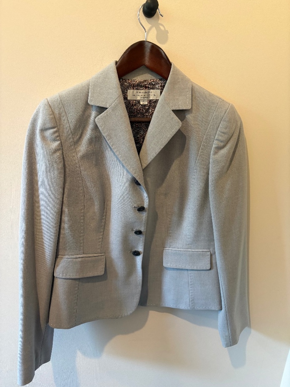 Tahari pants suit Size 4 Petite